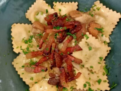 Ravioli Ricotta e Spinaci con Porcini e Guanciale Croccante