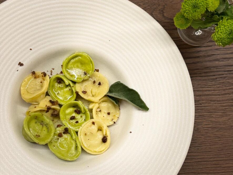 Bottoni Ripieni di Ragu Bianco di Coniglio, Burro e Salvia, con Carbone di Oliva Taggiasca