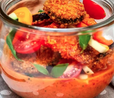 Gazpacho con Pane Tostato e Peperoni ai Ferri